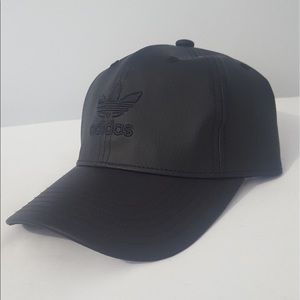 Adidas black leather snapback